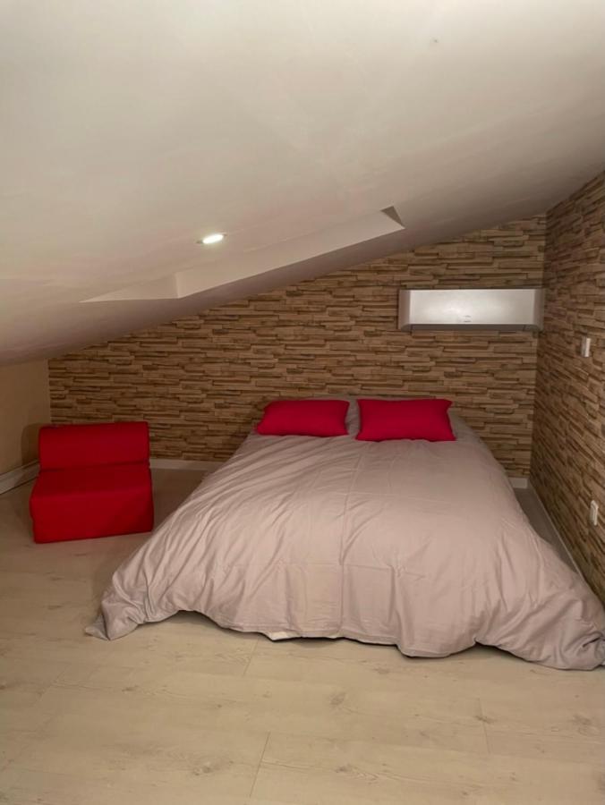 Les Meubles De Lassou Gite Lombers Exteriör bild